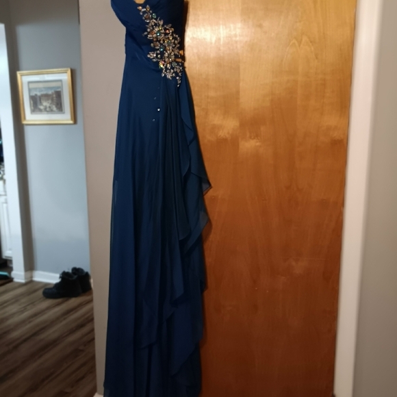 Blue iridescent, strapless, detailed gown - Picture 2 of 7